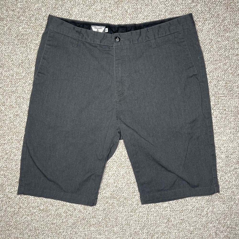Volcom shorts - Picture 2 of 8